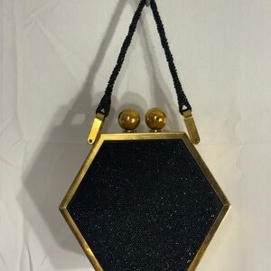 Vintage 1940’s Hexagon Brass & Black Seeded Shoulder Bag Kissing Closure Sz 7.5
